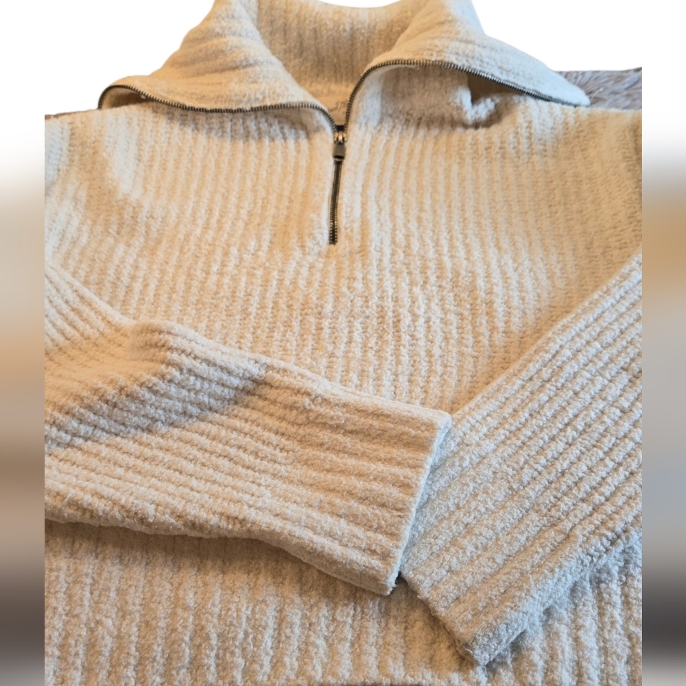 Universal Thread Cream Color Sweater Size Med